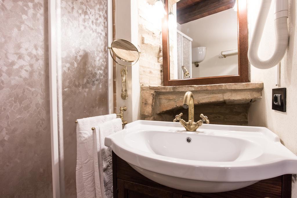 Domus In Castro Bed & Breakfast Montecchio  Bilik gambar